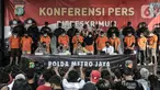 Kapolda Metro Jaya Irjen Pol Nana Sudjana (kedua kanan) menyampaikan keterangan saat konferensi pers kasus pembunuhan pengusaha pelayaran Sugianto (51) di Mapolda Metro Jaya, Jakarta, Senin (24/8/2020). Polisi membekuk 12 tersangka dalam kasus pembunuhan berencana ini. (merdeka.com/Iqbal S. Nugroho)