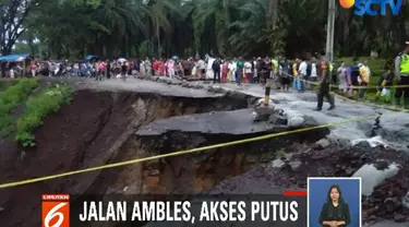 Jalan Siantar ke Tanah Jawa ini merupakan satu-satunya jalan lintas yang biasanya di lalui oleh warga Tanah Jawa, Simalungun.