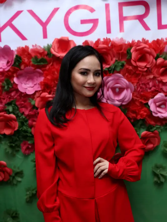 Gita Gutawa mengatakan jika dirinya masih sangat belajar, terlebih pembuatan album ‘The Next Chapter’ ini memakan waktu selama empat tahun untuk Gita dapat mengaransemen lagu-lagunya. Tentunya ia juga dimentori oleh sang papa. (Andy Masela/Bintang.com)
