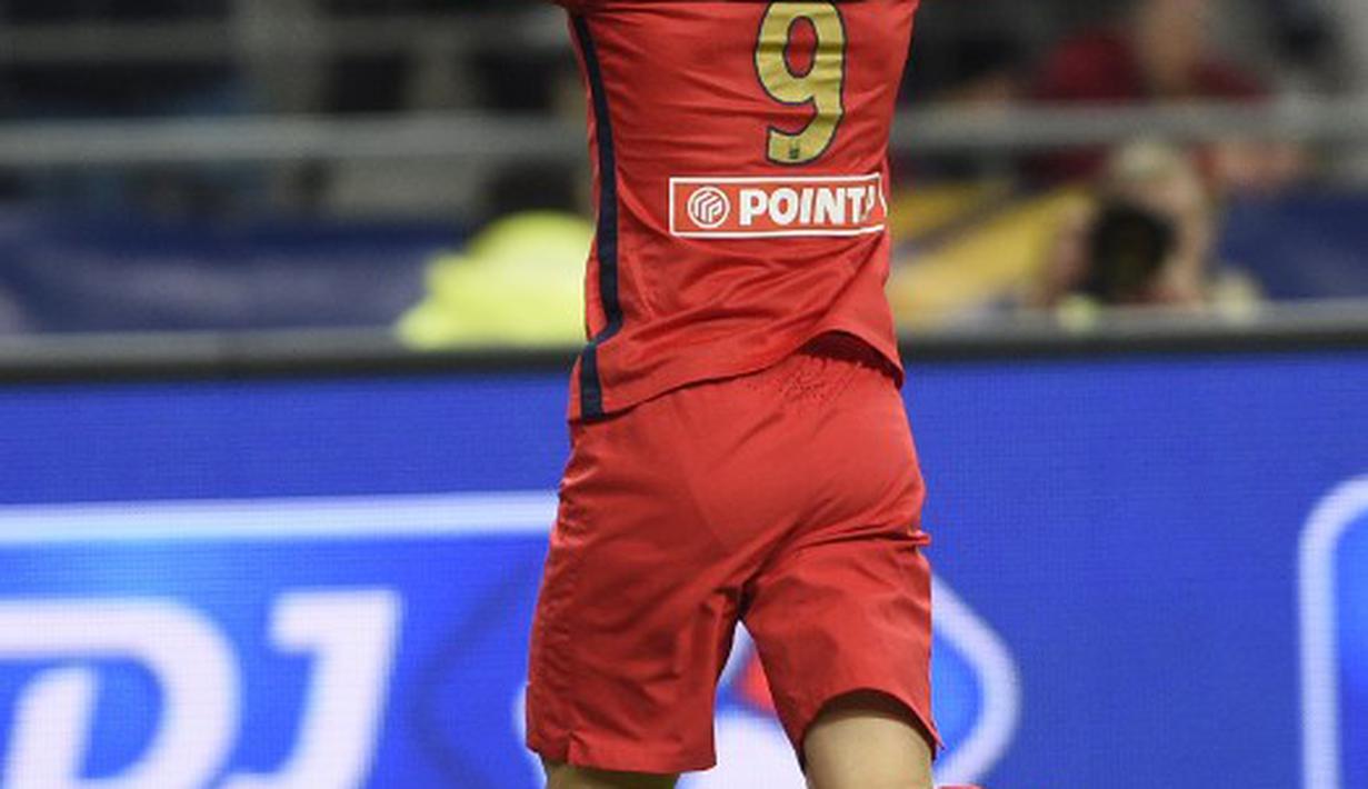 Selebrasi Zlatan Ibrahimovic saat menjebol gawang Bastia (MARTIN BUREAU / AFP)