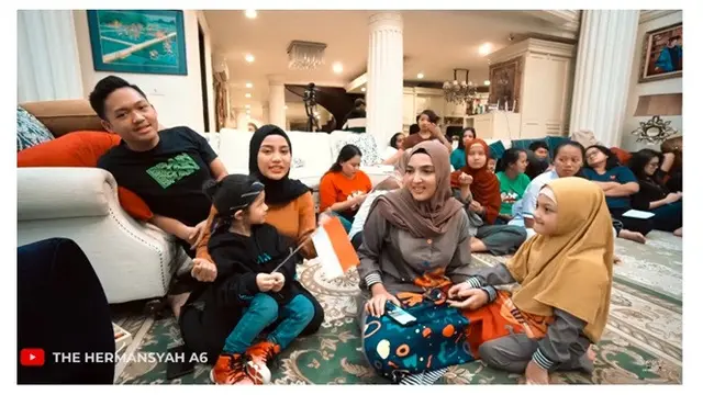 6 Potret Kompak Ashanty dan Arsy Saat Kenakan Hijab, Cantik dan Menawan