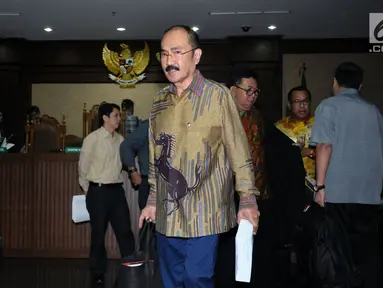 Terdakwa perkara merintangi penyidikan KPK pada kasus korupsi e-KTP, Fredrich Yunadi usai mengikuti sidang lanjutan di Pengadilan Tipikor, Jakarta, Kamis (31/5). Sidang mendengar tuntutan JPU KPK. (Liputan6.com/Helmi Fithriansyah)