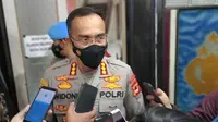 Direktur Reserse Kriminal Khusus Polda Sulsel, Kombes Pol Widoni Fedri tegaskan akan sanksi Kanit Tipikor Polres se-Sulsel jika tak mengungkap kasus korupsi yang terjadi di wilayahnya (Liputan6.com/ Eka Hakim)