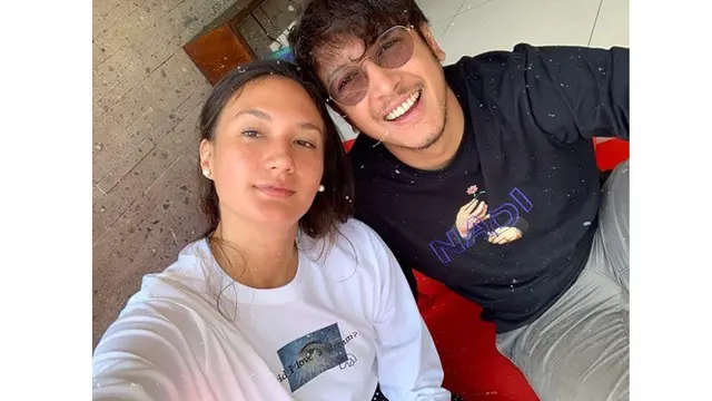 Dikabarkan Hamil, Ini 6 Potret Mesra Nadine Chandrawinata dan Dimas Anggara