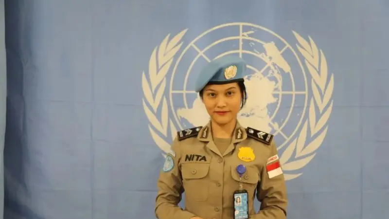 Brigadir Polisi Satu Renita Rismayanti menjadi yang termuda sekaligus yang pertama dari Indonesia yang menerima penghargaan Polisi Wanita Terbaik Perserikatan Bangsa-Bangsa (PBB) 2023 (Antara).