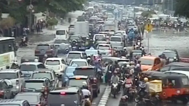 Liputan6 Malam 05-02-2014 |1| Banjir Sebabkan Macet, Banjir Depan Istana Negara, Mengungsi ke Halte Busway, Jalur KA Ditutup, Korban Erupsi Sinabung, Pengungsi Sinabung
