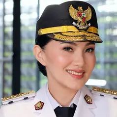 Sherly Tjoanda Gubernur Maluku Utara saat Pelantikan Kepala Daerah. [@byisabellefarradiva]