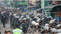 Puluhan senjata tajam, ratusan kotak kondom, ratusan anak panah, ribuan kaleng dan botol bir ditemukan di Kalijodo, Jakarta Utara. Barang-barang itu diamankan lewat Operasi Penyakit Masyarakat (Pekat) yang melibatkan ribuan aparat gabungan Polda Metr...