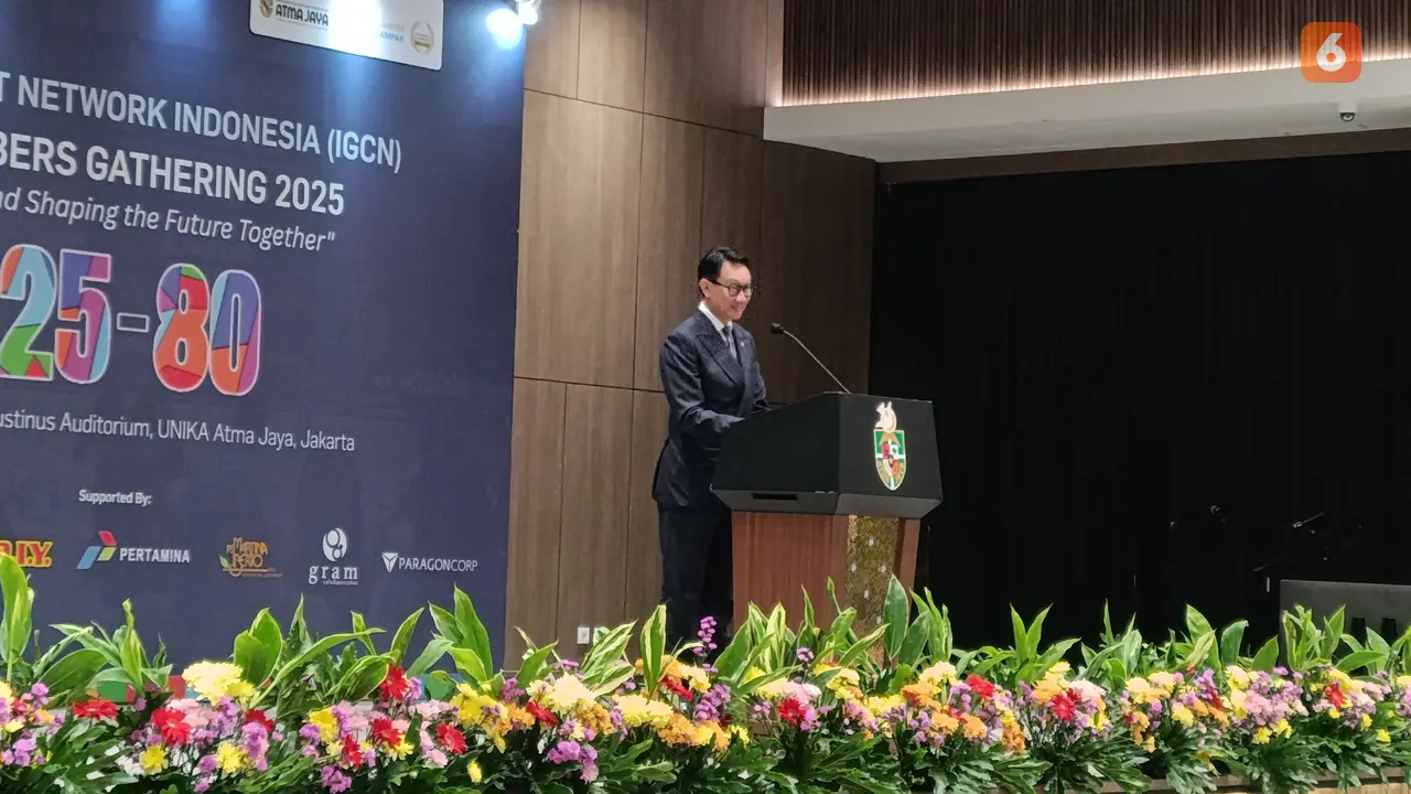Wakil Menteri Luar Negeri, Arif Hafaz, saat membawakan pidato bertajuk "Investasing for the Future" dalam acara Indonesia Global Compact Network (IGCN) Annual Members Gathering 2025 di Universitas Katolik Indonesia Atma Jaya, Jakarta, Rabu (8/10/2025)