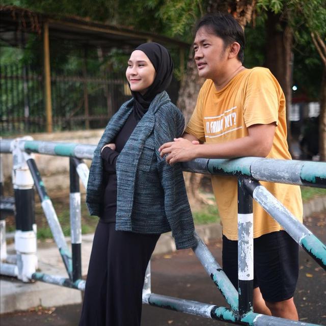 Jarang Tersorot, Ini 6 Momen Romantis Zaskia Adya Mecca dan Hanung Bramantyo