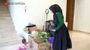 Momen tersebut dibagikan melalui kanal Youtube-nya Ria Ricis. Dalam tayangan tersebut,perempuan seorang anak itu belanja sendiri hingga mengemasnya sendiri. Tampak, beberapa paket sembako yang siap dibagikan. [Youtube/Ricis Official]