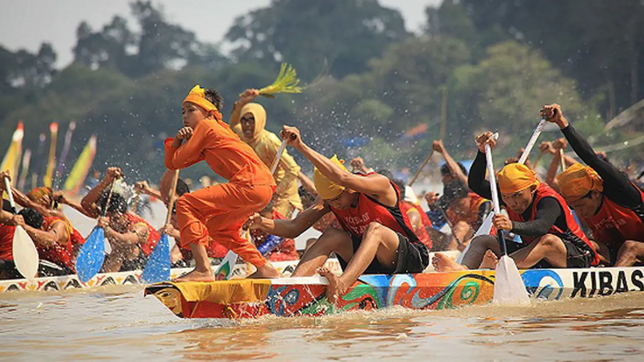 Menikmati Kemeriahan Festival Pacu Jalur di Provinsi Riau