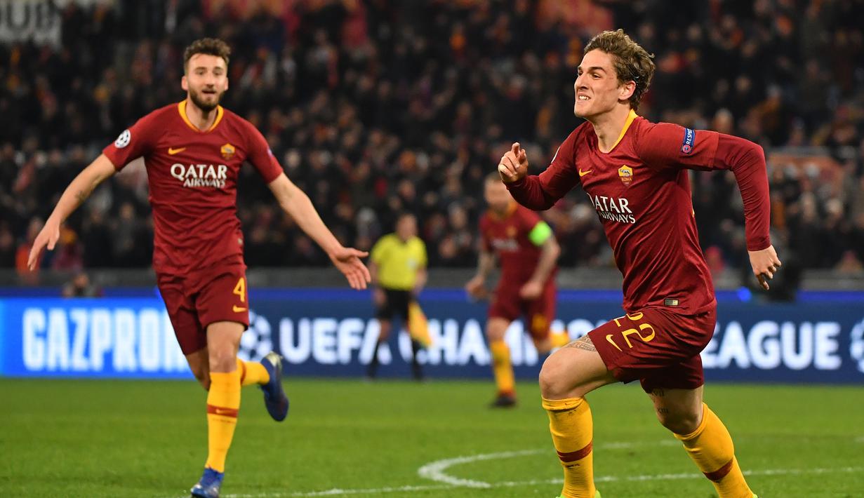Perayaan gol kedua Nicolo Zaniolo pada leg 1, 16 besar Liga Champions yang berlangsung di stadion Olimpico, Roma, Rabu (13/2). AS Roma menang 2-1 atas FC Porto. (AFP/Andreas Solaro)