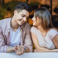 Tanda cinta yang sangat tulus./copyright&nbsp;shutterstock.com/g/ez-stockstudio