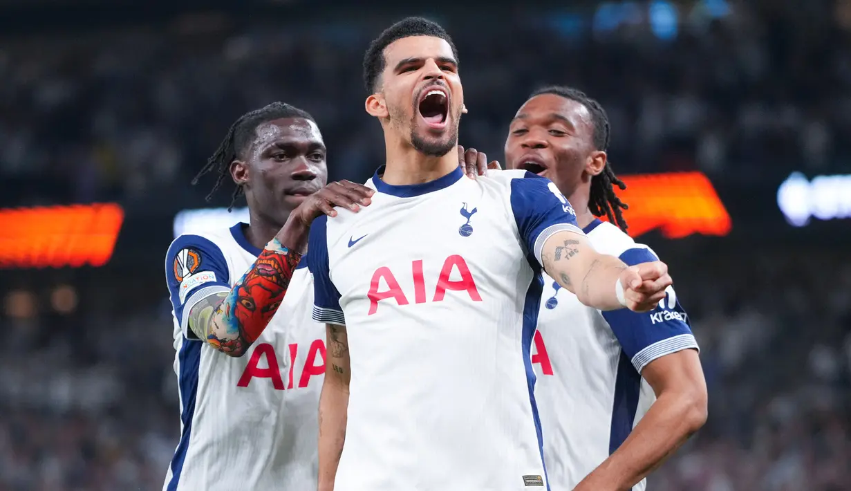 Pemain Tottenham Hotspur, Dominic Solanke, melakukan selebrasi setelah mencetak gol ke gawang Bodo/Glimt dalam duel leg pertama semifinal Liga Europa 2024/2025. (AP Photo/Kirsty Wigglesworth)
