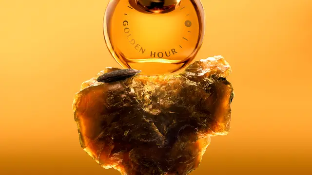 Dua Sisi Persona Jennifer Coppen dalam Aroma Parfum Love Magnet