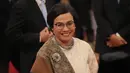 Menteri Keuangan Indonesia, Sri Mulyani Indrawati tersenyum sebelum dimulainya upacara pelantikan menteri-menteri kabinet baru di istana kepresidenan di Jakarta, Senin 21 Oktober 2024. (AP Photo/Achmad Ibrahim)