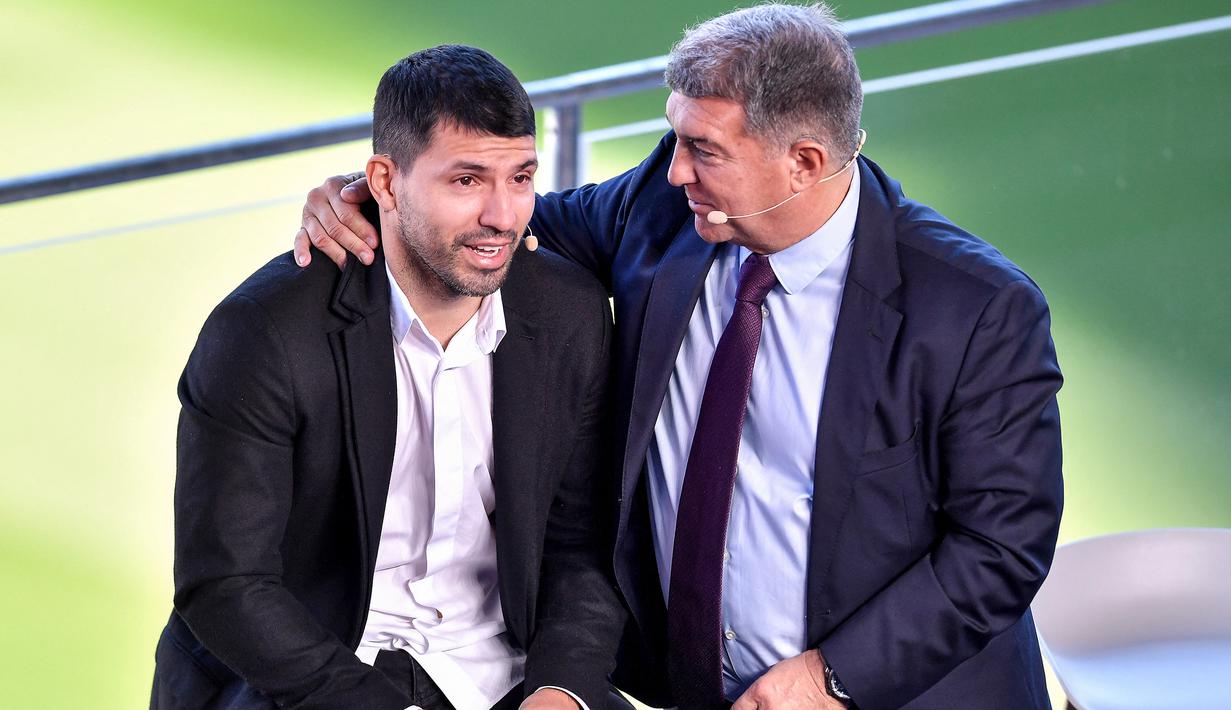 Usai hanya tampil 5 kali bersama Barcelona musim ini dengan mencetak 1 gol sebagai imbas cedera dan kondisi jantung yang bermasalah, pada 15 Desember 2021 Sergio Aguero memutuskan pensiun dari karier sepak bolanya sebagai pemain. (AFP/Pau Barrena)