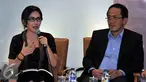 Ketua Pansus Pelindo Rieke Diah Pitaloka (kiri) bersama Anggota Pansus Pelindo Wahyu Sanjaya saat menjadi narasumber diskusi Dialektika Demokrasi yang mengambil tema Dimana Muara Pelindo II gate di Jakarta, Jumat (13/11/2015). (Liputan6.com/Johan Tallo)