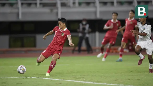 Foto: Tajam di Udara dan Ganas di Darat, Hokky Caraka Jadi Mimpi Buruk Timnas Timor Leste di Laga Pertama Kualifikasi Piala Asia U-20
