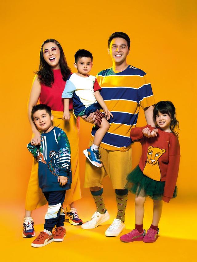 6 Potret Kompak Jonathan Frizzy dengan Ketiga Anaknya yang Jadi Bintang Iklan