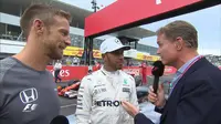 Pebalap Mercedes, Lewis Hamilton, bersyukur bisa meraih pole position pada F1 GP Jepang yang berlangsung di Sirkuit Suzuka. (Twitter/@MercedesAMGF1)