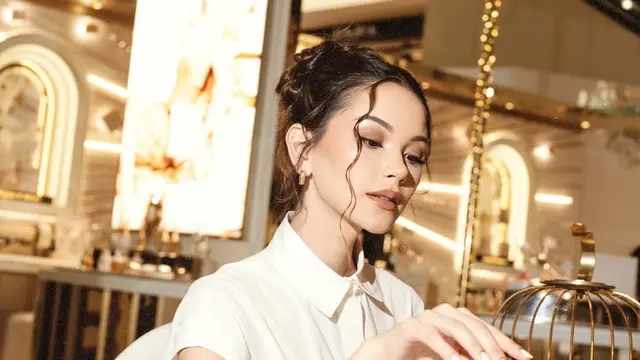 Potret Alyssa Daguise dengan Brand Dior, Aura Cantiknya Makin Tumpah-Tumpah. (instagram/alyssadaguise)