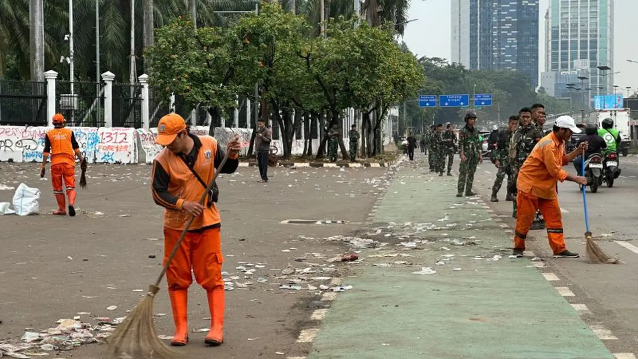Kondisi gedung DPR usai didemo massa/Antara