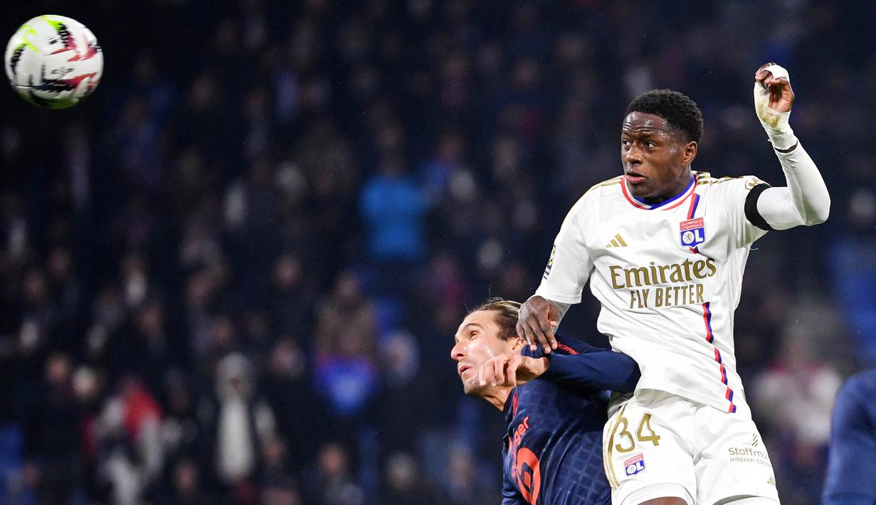 Pemain kelahiran 17 Februari 2005 ini bermain sebagai gelandang untuk klub Ligue 1, Olympique Lyon. (AFP/Arnaud Finistre)