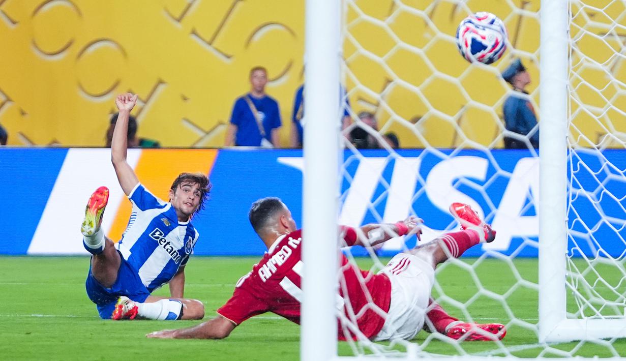 Gol-gol dalam pertandingan ini dicetak oleh Rodrigo Mora, William Gomes, dan Samu untuk FC Porto. (AP Photo/Frank Franklin II)