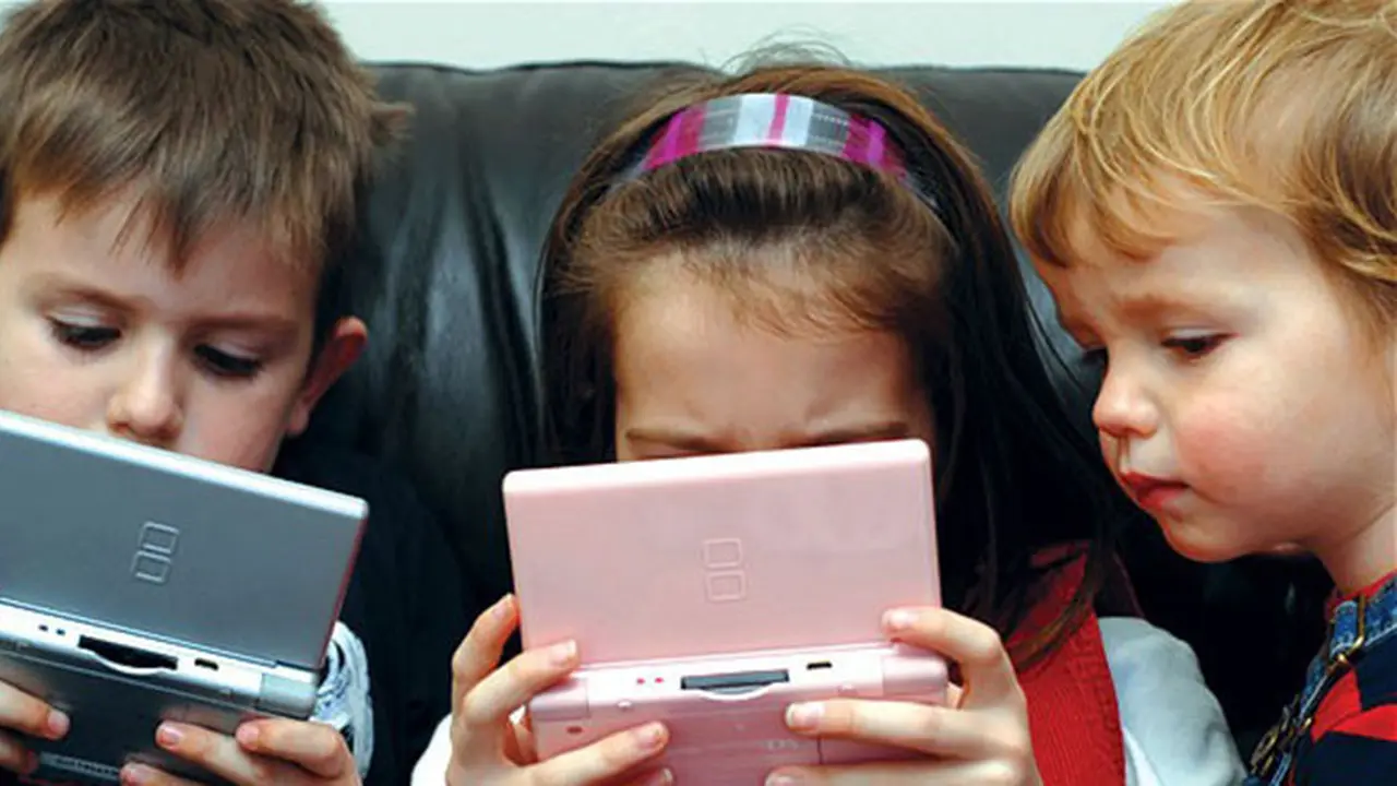 [Bintang] Ilustrasi Anak Main Gadget