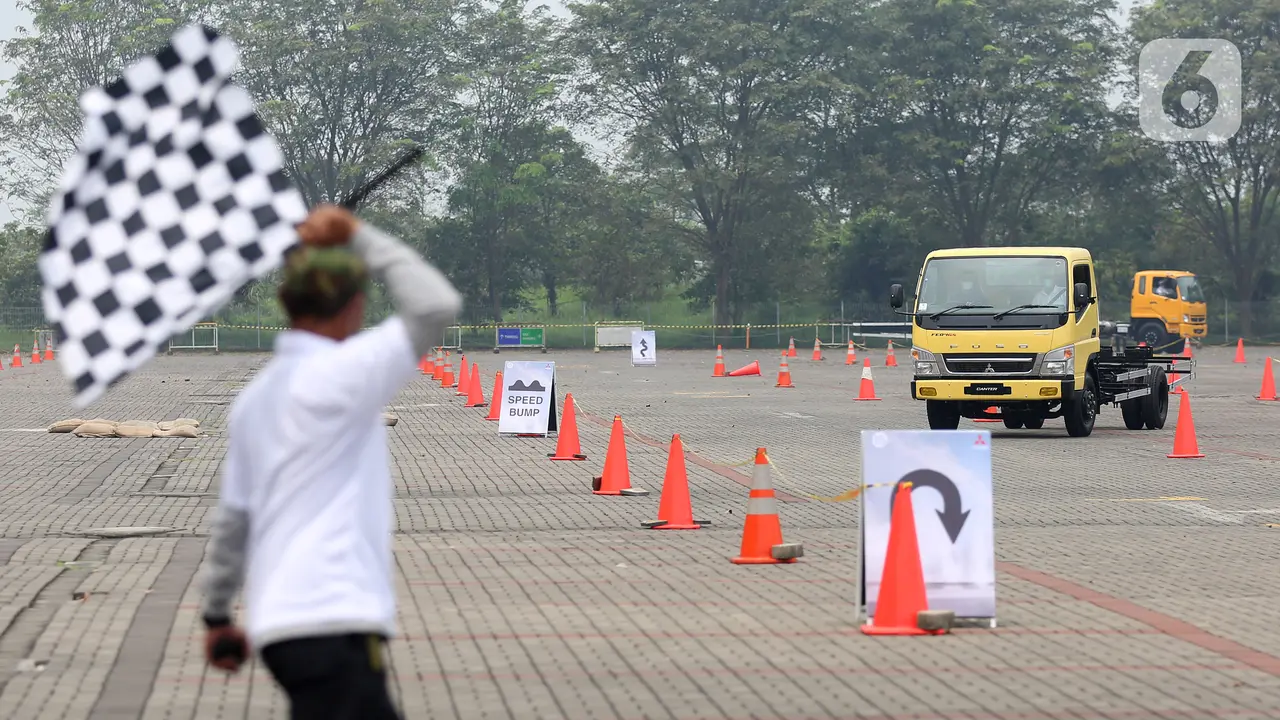 Mitsubishi Truk Fuso Berteknologi Euro 4 Resmi Mengaspal