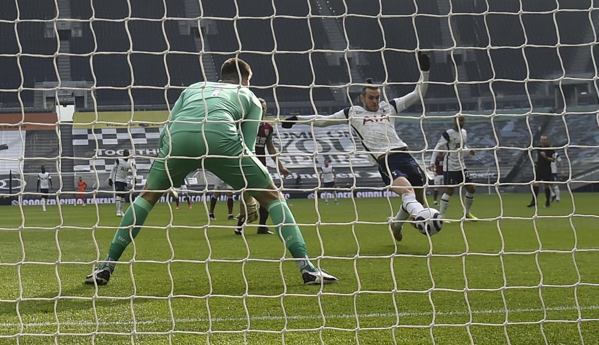 Bale kini mengemas delapan gol dari total 20 laga. Khusus di Liga Primer, gelandang serang yang dipinjamkan Real Madrid itu baru tiga kali menjebol gawang lawan dari delapan partai. (Foto: AP/Pool/Daniel Leal Olivas)