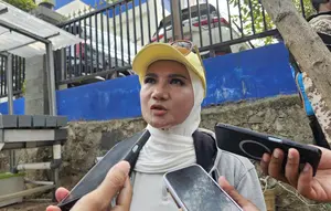 Rumah hingga Kafe Berdiri di Bantaran Ciliwung Depok