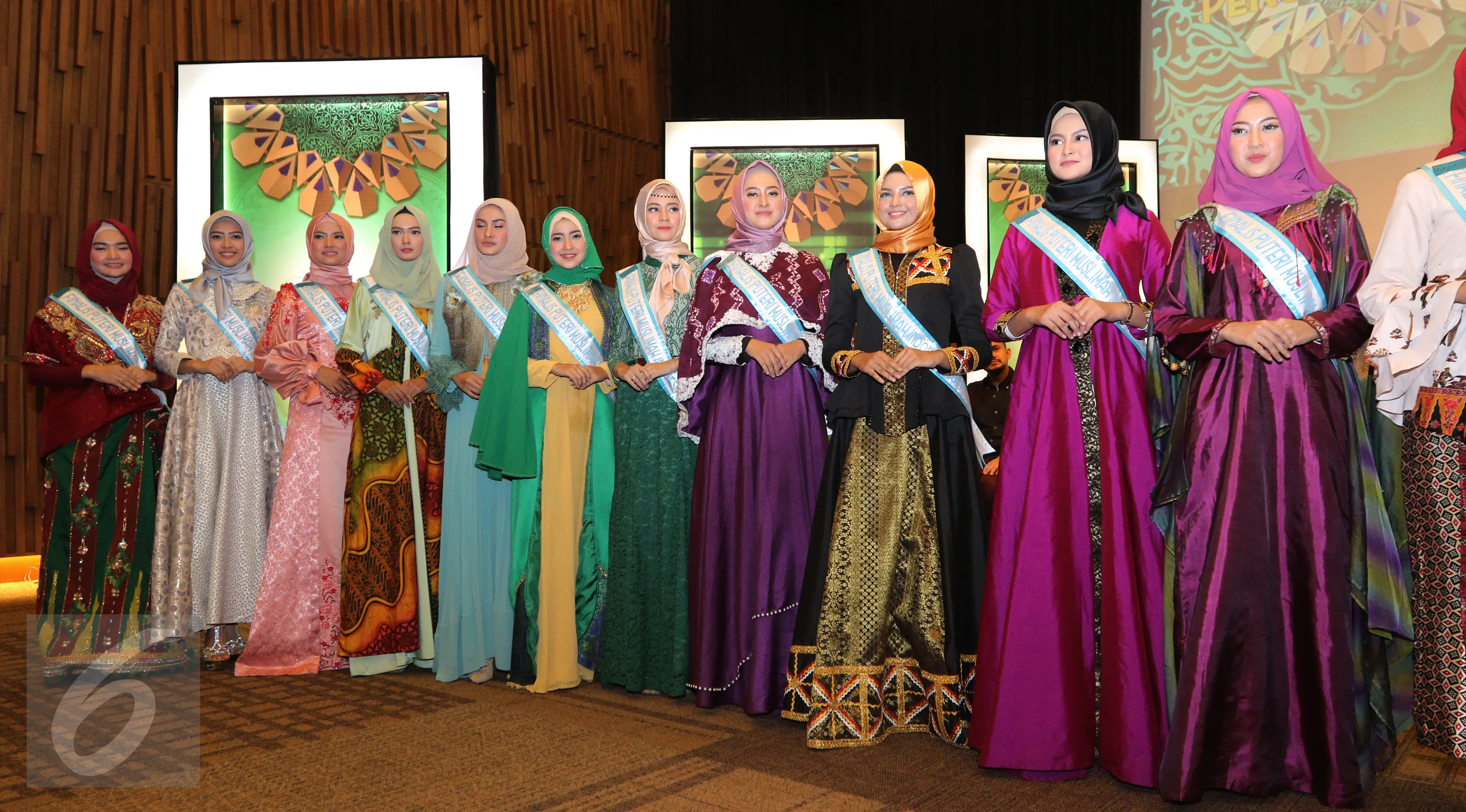 Finalis Puteri Muslimah 2017 saat menghadiri Launching program acara ramadhan Indosiar di SCTV Tower, Jakarta, Rabu (03/05). (Liputan6.com/Fatkhur Rozaq)