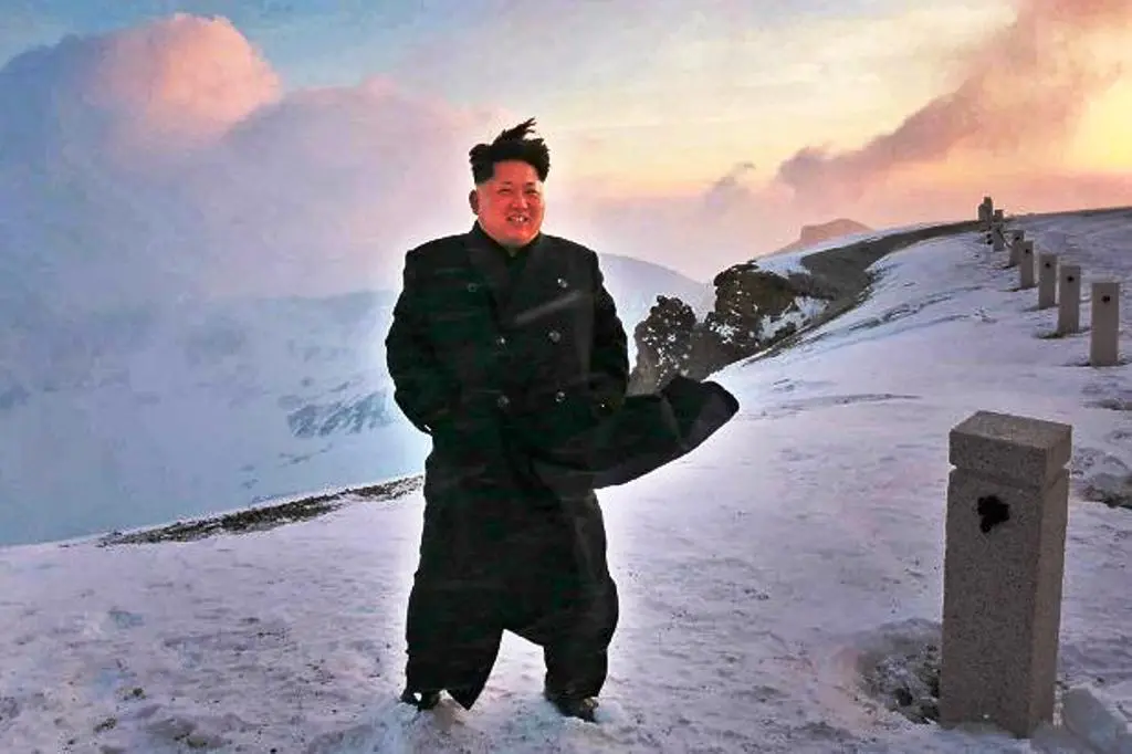 Foto Kim Jong-il saat mendaki Gunung Paektu (AFP)