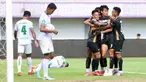 Sejumlah pemain Dewa United melakukan selebrasi setelah pemain Persikabo 1973, Syahrul Lasinari mencetak gol bunuh diri pada laga&nbsp;laga lanjutan BRI Liga 1 2023/2024 di Indomilk Arena, Tangerang, Kamis (07/03/2024). (Bola.com/M Iqbal Ichsan)