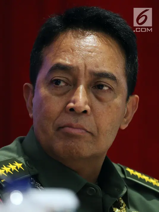 KSAD Jenderal TNI Andika Perkasa mengikuti jumpa pers disela Rapim di Jakarta, Rabu (16/1). Rapim mengambil tema "Pertahanan Negara Yang Tangguh Untuk Menjaga Kedaulatan Dan Keutuhan Wilayah NKRI Serta Keselamatan Bangsa". (Liputan6.com/JohanTallo)