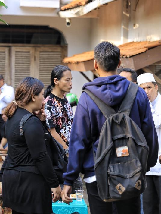 Suasana rumah duka artis senior Titi Qadarsih - News ...