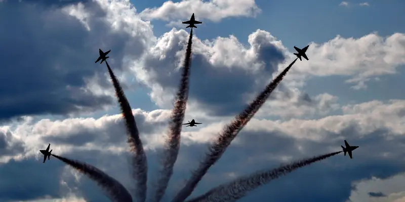 Aksi Akrobatik Udara di Great State of Maine Air Show