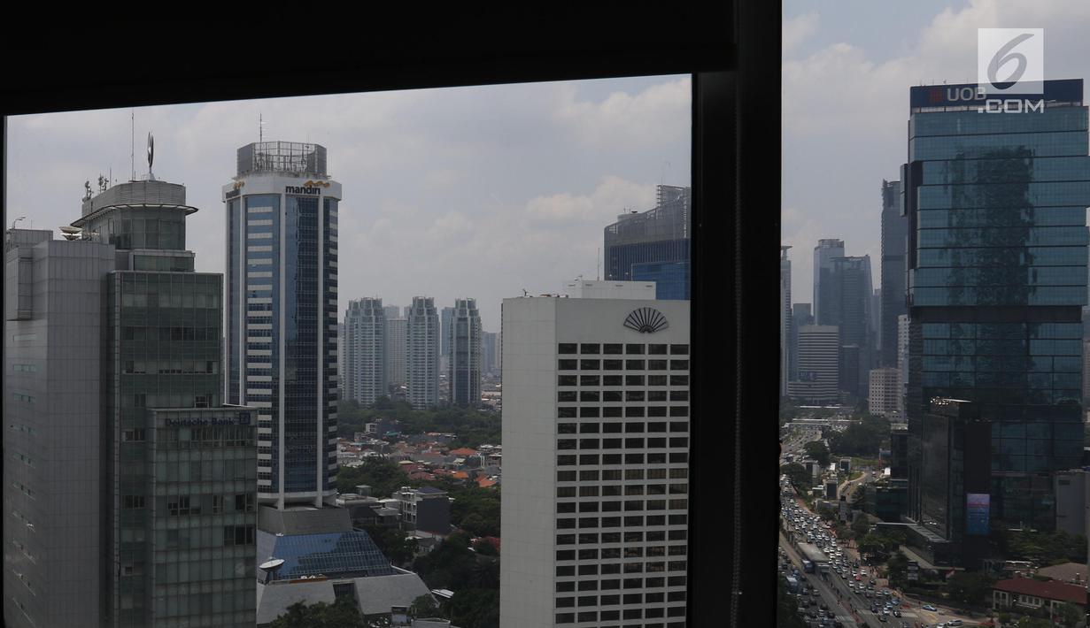 Pemandangan gedung bertingkat di kawasan Bundaran HI, Jakarta, Kamis (14/3). Bank Indonesia (BI) meyakini pada tahun ini inflasi masih akan terkendali. (Liputan6.com/Angga Yuniar)