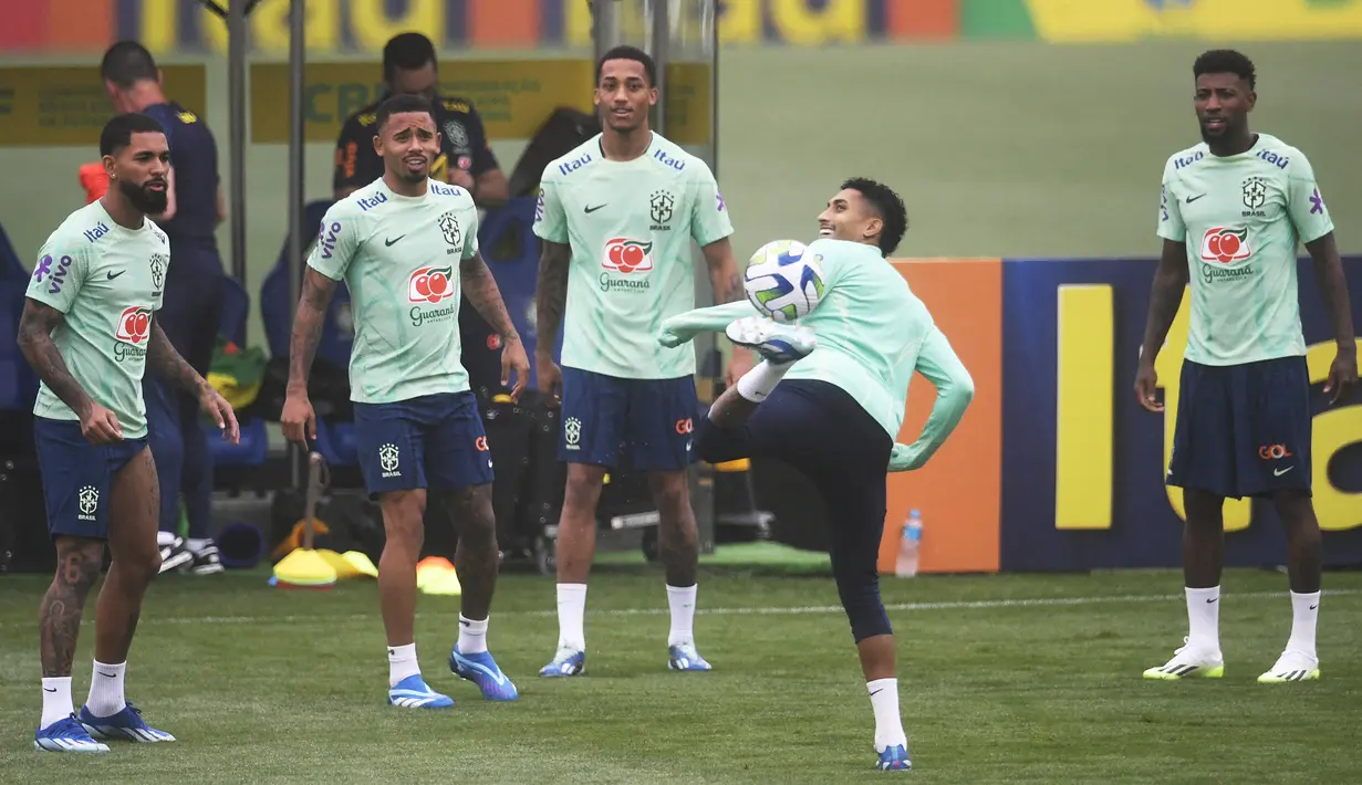 Brasil dan Argentina berusaha bangkit kembali dari kekalahan mengejutkan pada laga terakhir. (Daniel RAMALHO / AFP)