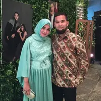 Shireen Sungkar dan Teuku Wisnu saat menghadiri resepsi pernikahan Putri Titian dan Junior Liem (Instgaram/@shireensungkar)