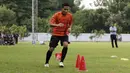 Pemain Persija Jakarta, Evan Dimas, melakukan latihan di Lapangan Sutasoma, Jakarta, Jumat (17/1/2020). Gelandang Timnas Indonesia ini menjadi rekrutan baru Macan Kemayoran untuk mengarungi Liga 1 musim depan. (Bola.com/M Iqbal Ichsan)