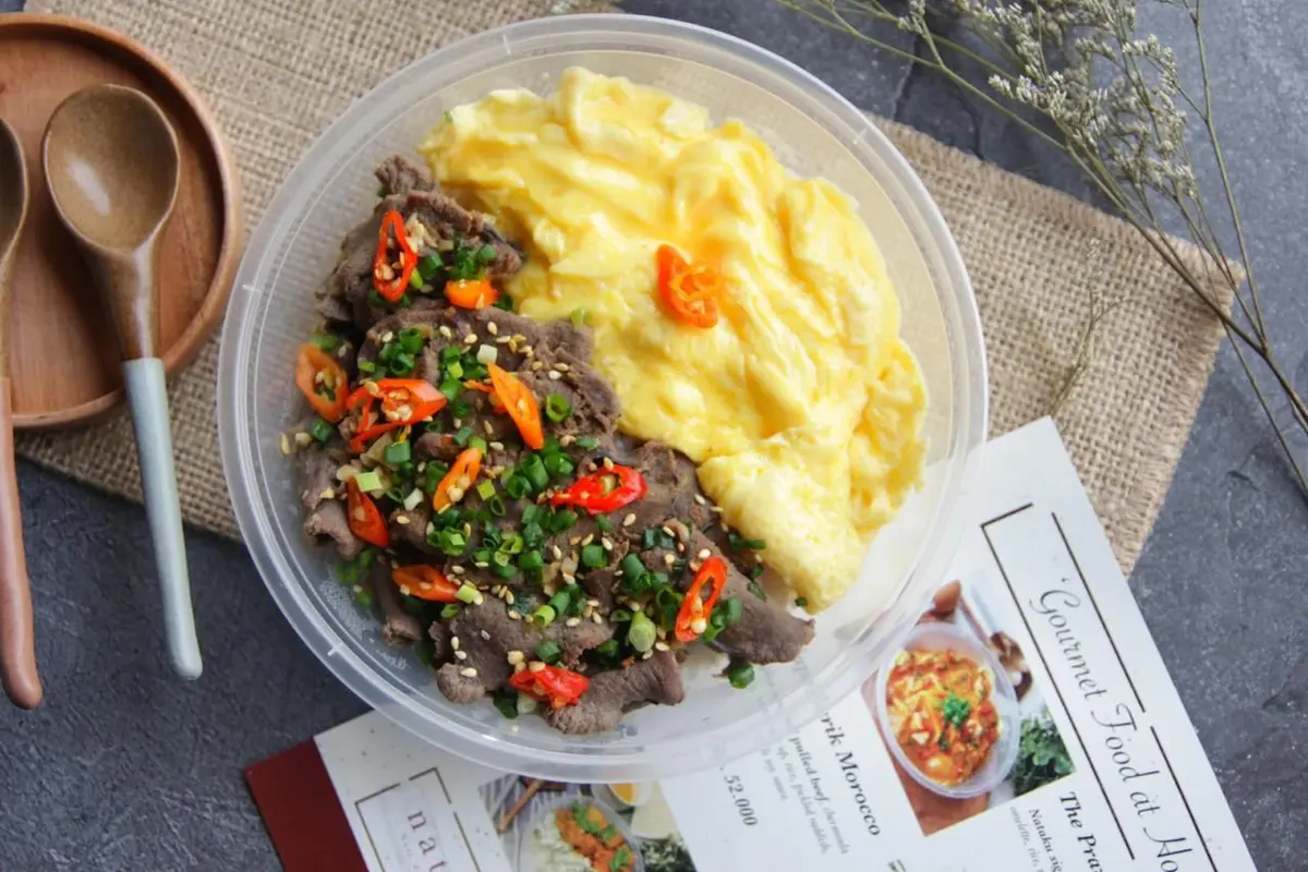 Nataku atau Nasi dan Cerita Ku, rice bowl dengan konsep â Gourmet Food at Homeâ dimana customer bisa menikmati makanan ala restoran Casual Dining yang bisa dinikmati langsung di rumah besutan chef Vito Quinnaldo.
