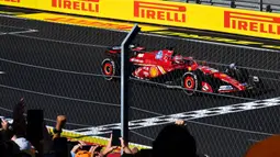 Pembalap Monegasque Ferrari, Charles Leclerc berhasil finis pertama sekaligus memenangkan Formula 1 Grand Prix Amerika Serikat 2024. (ANGELA WEISS/AFP)