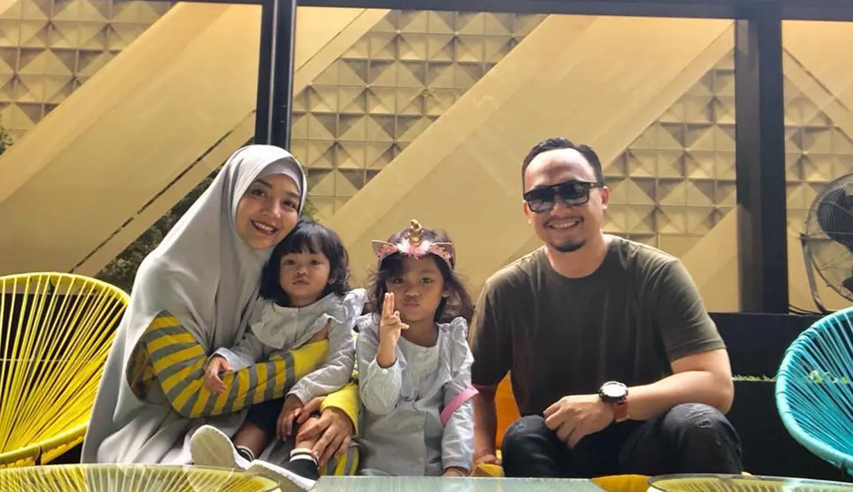 Nuri Maulida kini memiliki 2 anak perempuan yang lucu dan menggemaskan. Rumah tangga Nuri Maulida dan Pandu jauh dari gosip miring. (Liputan6.com/IG/@nurimaulida)