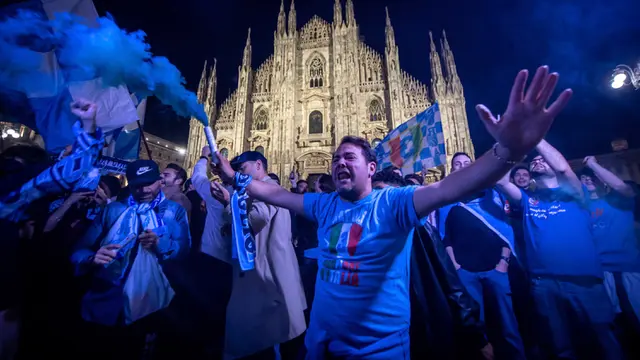 Pesta Kemenangan Suporter Napoli Usai Kunci Gelar Juara Liga Italia