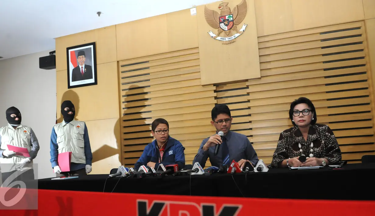 KPK memberikan keterangan pers terkait penetapan I Putu Sudiartana sebagai tersangka kasus suap proyek pembangunan  jalan di Sumatera Barat, Jakarta, Rabu (29/6). (Liputan6.com/Helmi Afandi)
