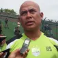 Asisten pelatih Persib Bandung, Herrie Setyawan. (Bola.com/Erwin Snaz)